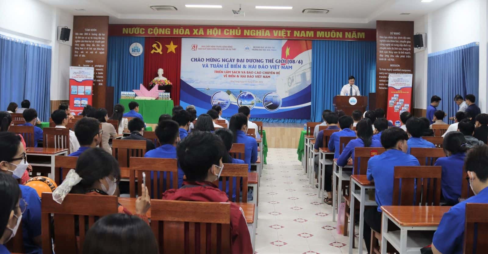 Triển lãm sách và Báo cáo chuyên đề về biển và hải đảo Việt Nam