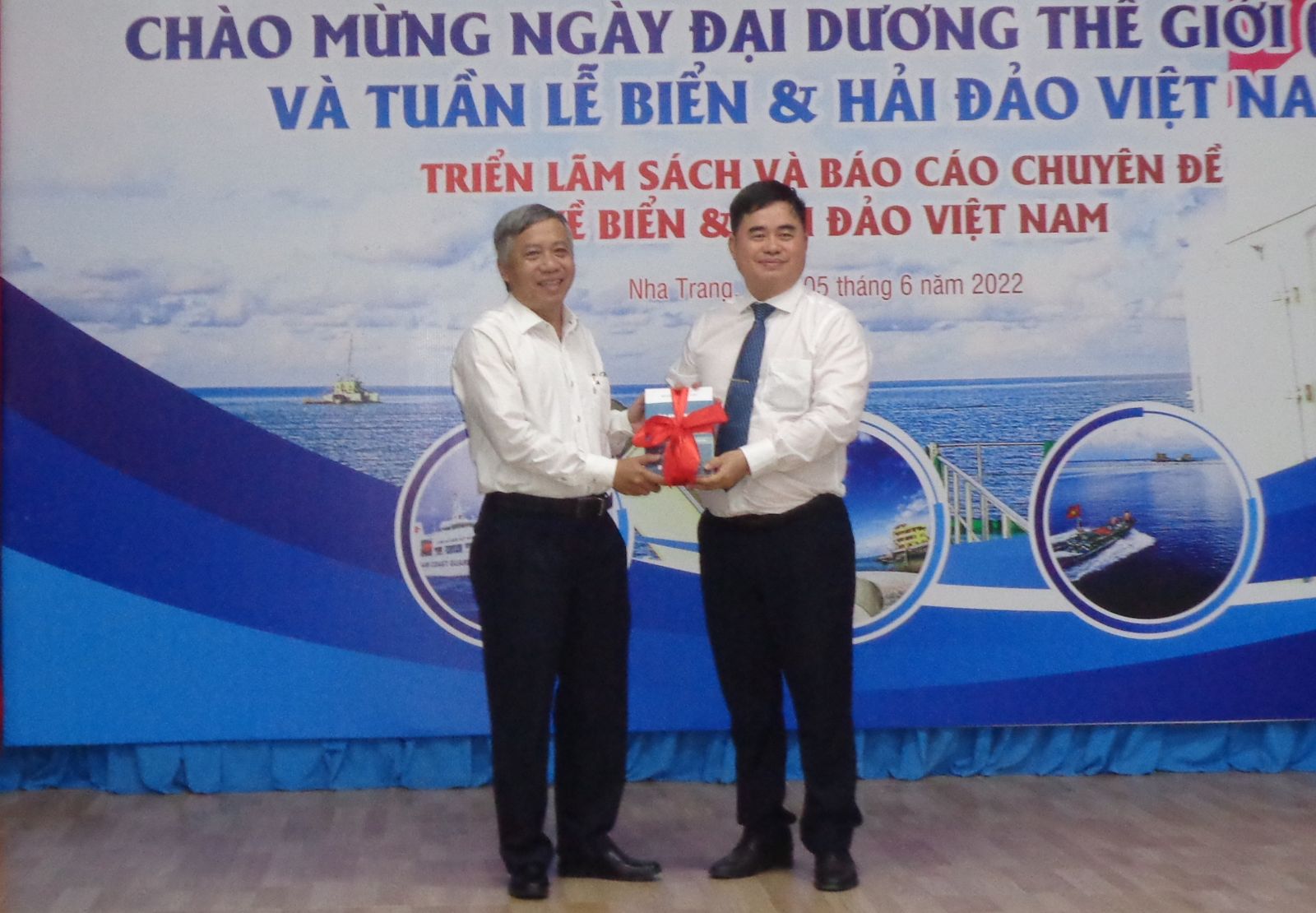 Triển lãm sách và Báo cáo chuyên đề về biển và hải đảo Việt Nam